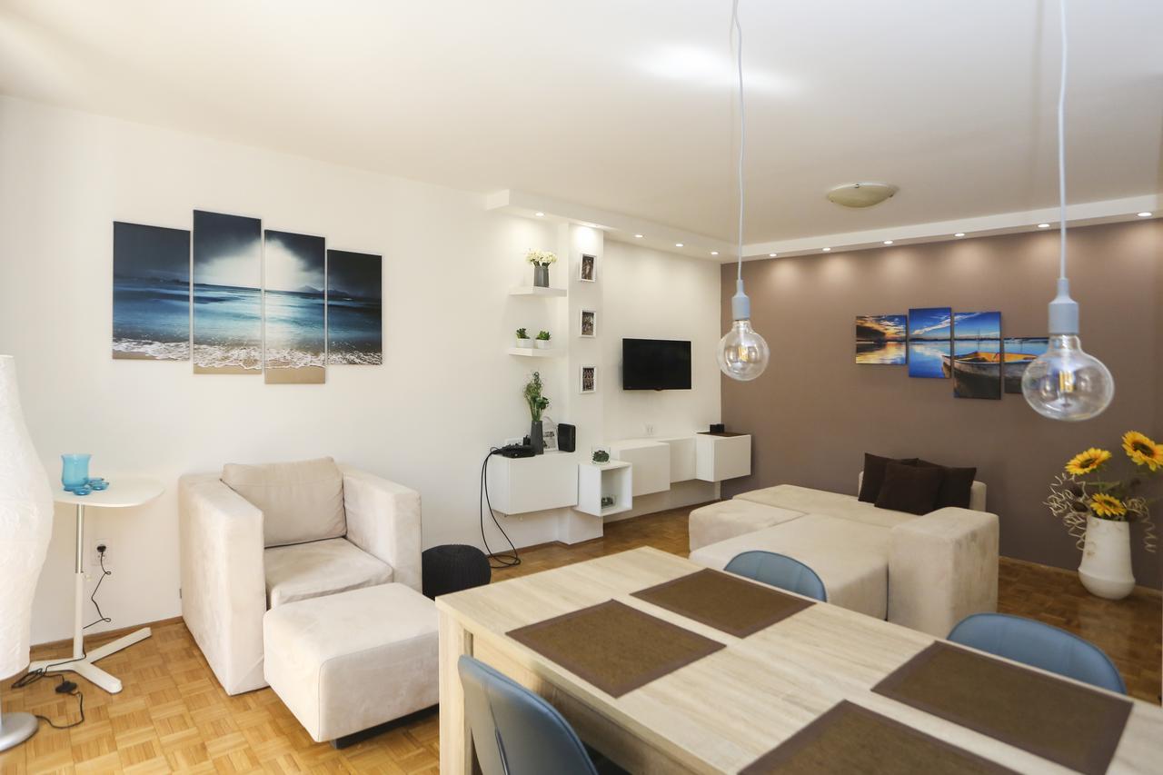 Modern Apartment With Free Parking โนวีซาด ภายนอก รูปภาพ