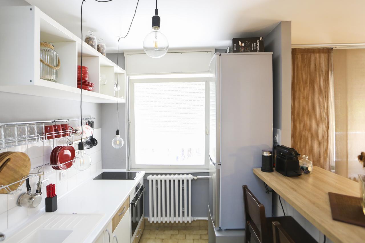 Modern Apartment With Free Parking โนวีซาด ภายนอก รูปภาพ