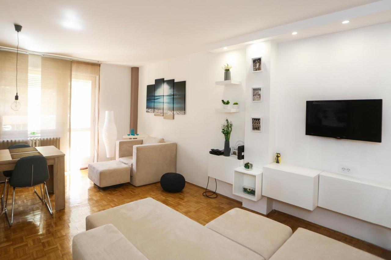Modern Apartment With Free Parking โนวีซาด ภายนอก รูปภาพ