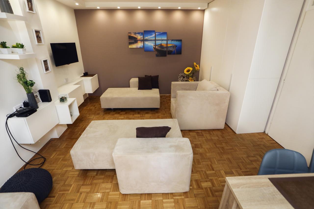 Modern Apartment With Free Parking โนวีซาด ภายนอก รูปภาพ