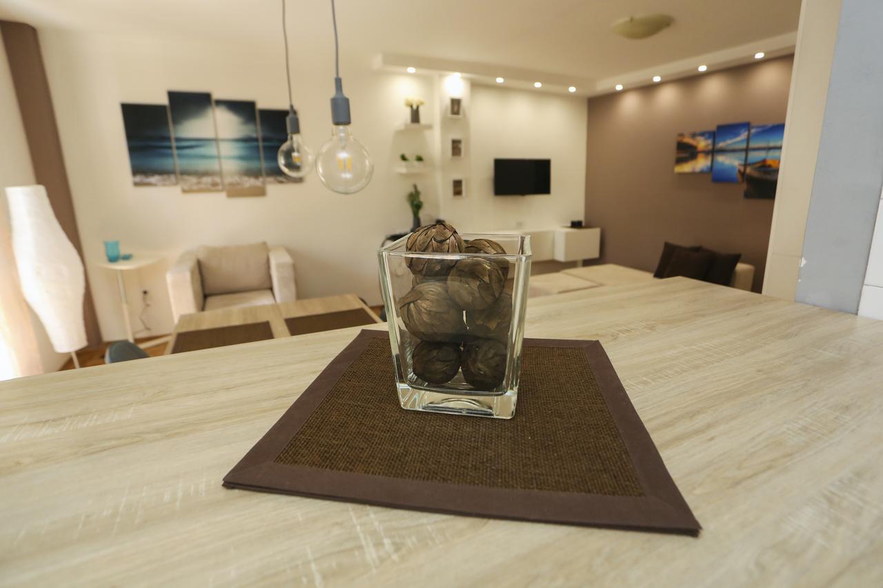 Modern Apartment With Free Parking โนวีซาด ภายนอก รูปภาพ